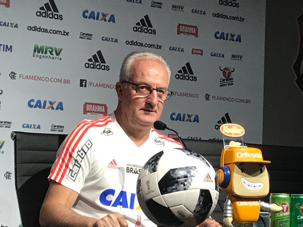 Dorival ainda n&atilde;o confirma o time do Flamengo que vai enfrentar o Paran&aacute; &mdash; Foto: Amanda Kestelman