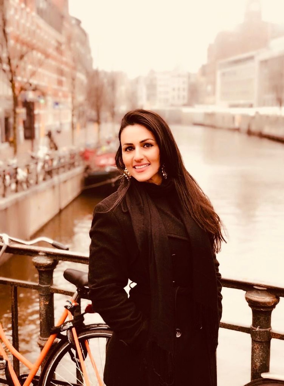 Shana Eleve em viagem ao Amsterdã, em 2018. — Foto: Arquivo Pessoal