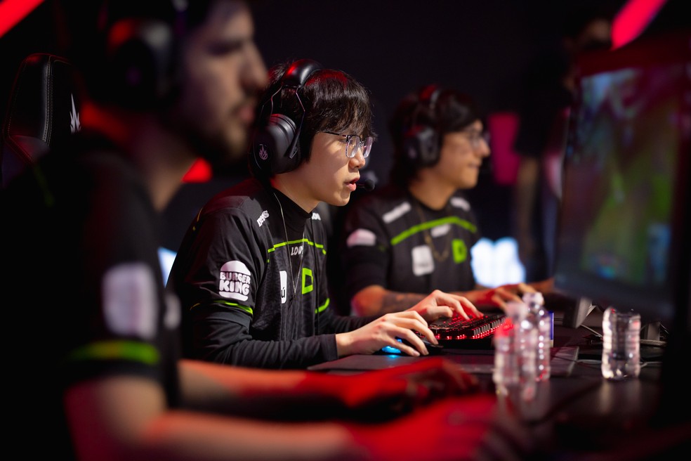 Croc roubou o Barão e levou ainda mais tranquilidade para sua equipe vencer a partida e virar a série — Foto: Divulgação/Bruno Alvares/CBLOL