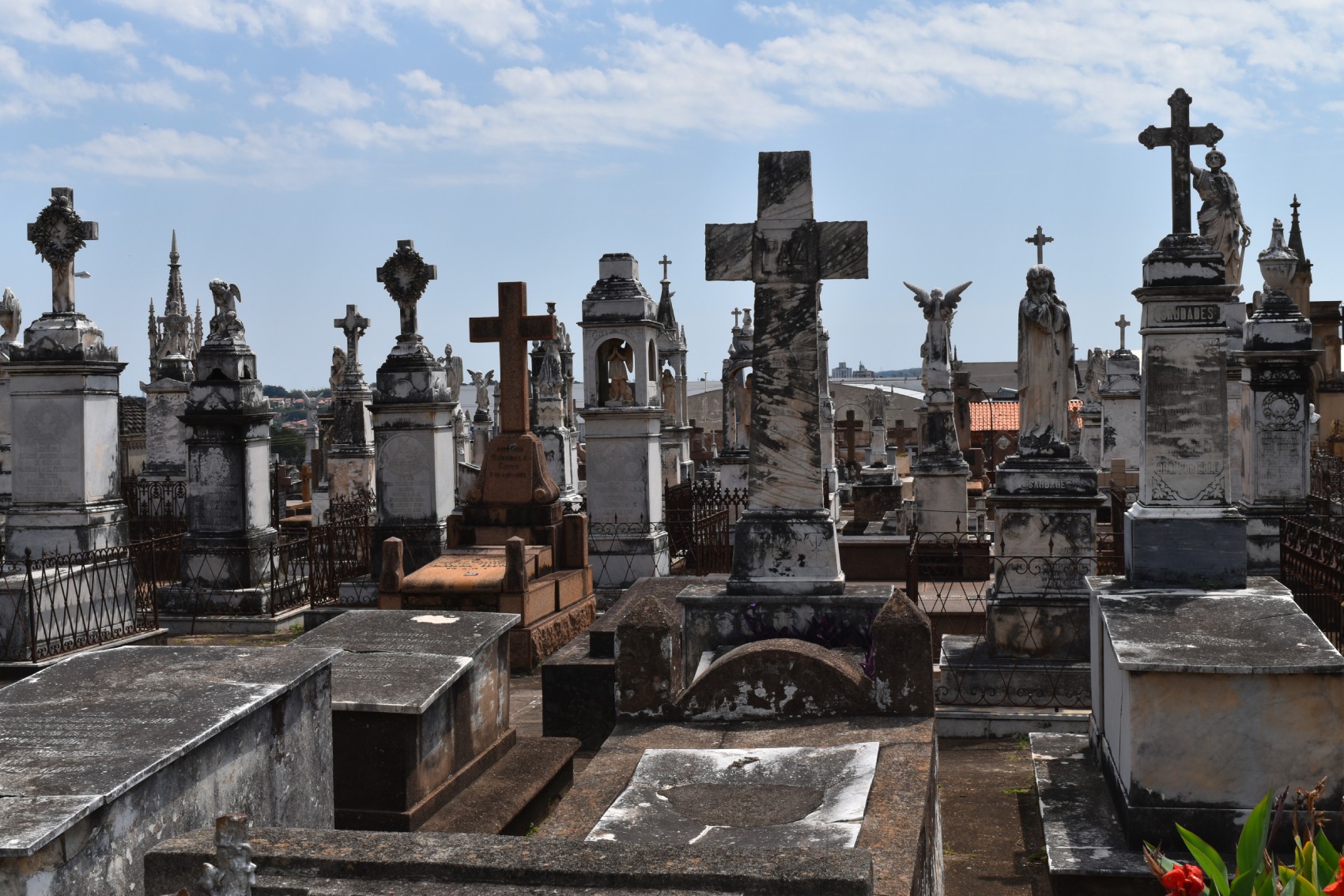 Covid-19: Campinas divulga mais duas mortes e chega a 4.998; casos positivos sobem para 185.129