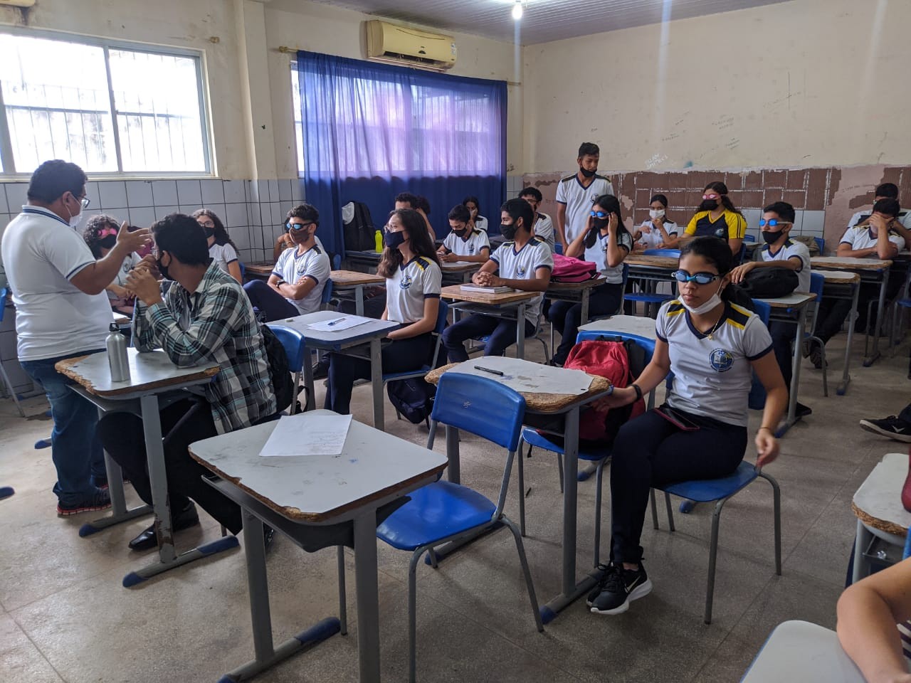 Estudantes da Escola Madre Imaculada vivenciam desafios de pessoas cegas, em Santarém