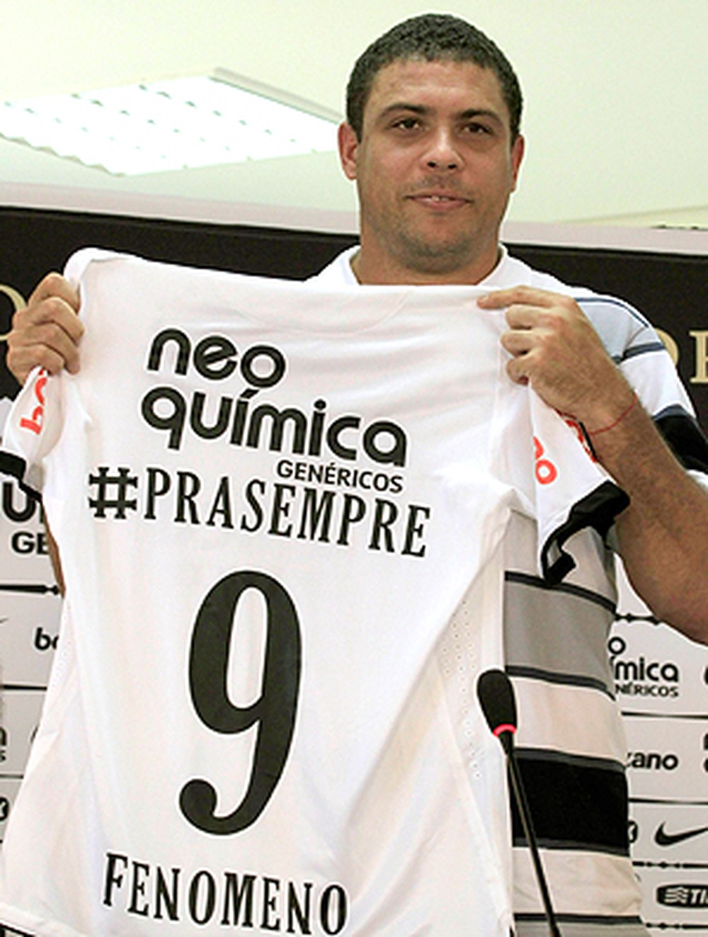 Ronaldo Fenômeno terá busto no Parque São Jorge; donos de fan tokens do Corinthians votaram