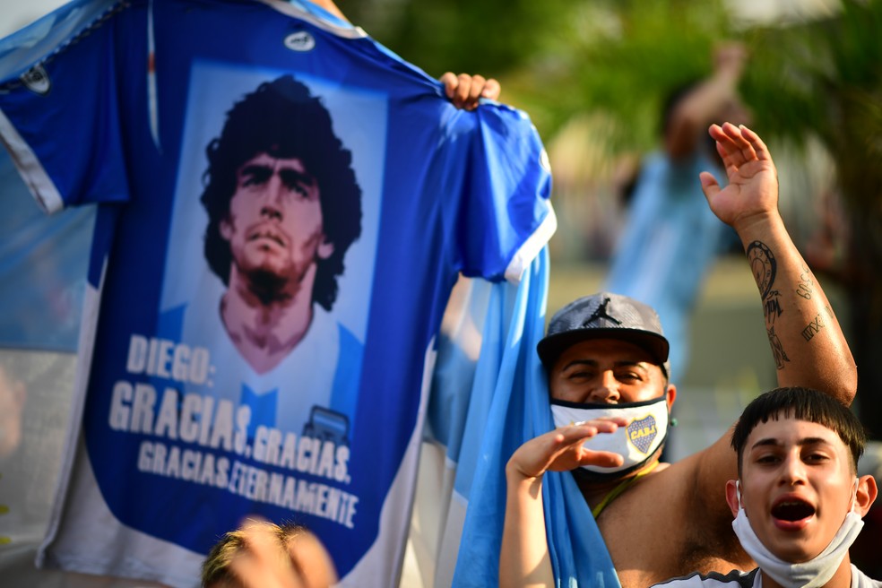 Argentinos se despedem de Maradona em Buenos Aires  Foto: RONALDO SCHEMIDT / AFP