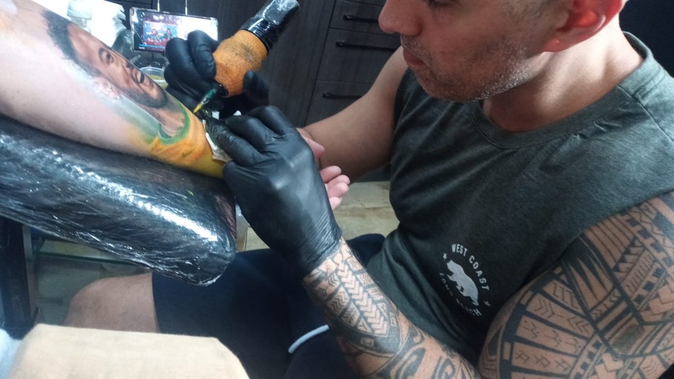 Tatuagem levou quase oito horas pra ficar pronta em Nova Friburgo — Foto: Jansen França/Arquivo pessoal