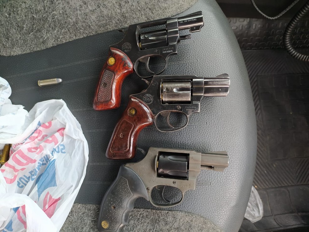 Armas foram apreendidas pela polícia em Estrela do Norte — Foto: Polícia Militar Rodoviária 