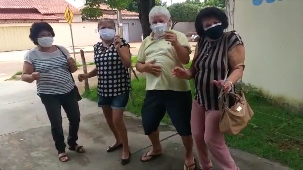 Idosos dançaram animados após serem vacinados em Palmas — Foto: Divulgação