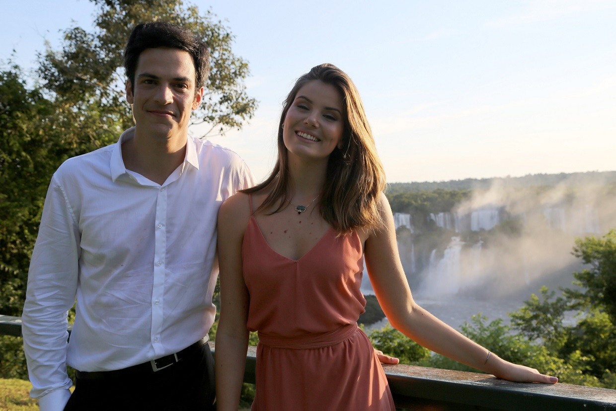 Eric (Mateus Solano) e Luiza (Camila Queiroz) (Foto: Adriana Garcia/TV Globo)