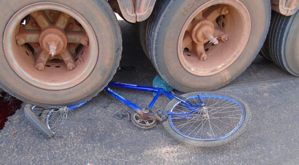 Adolescente de 15 anos morreu atropelado por carreta enquanto andava de bicicleta em Juara â Foto: RÃ¡dio TucunarÃ©