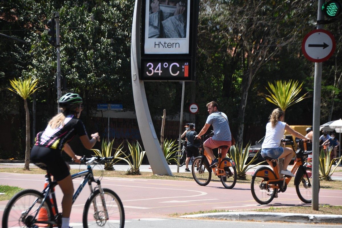 Calor continua durante a semana em SP e temperatura pode bater novo recorde com 35ºC; veja previsão do tempo