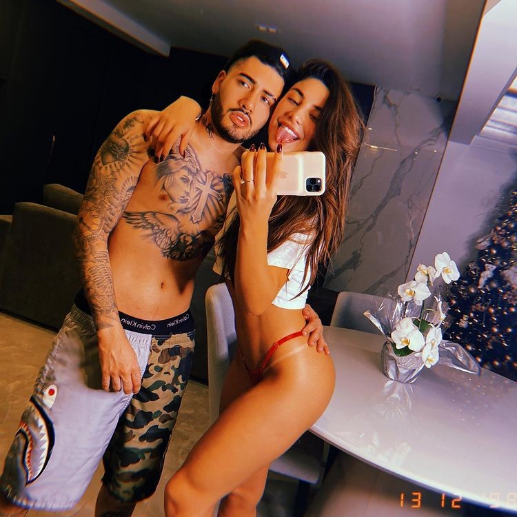 Kevinho e Gabriela fazem selfies ousadas e compartilham no Instagram (Foto: Reprodução/Instagram)