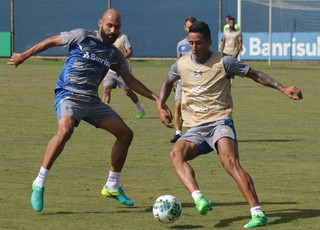 Sem titulares, Renato promove treino recreativo antes de pegar América-MG