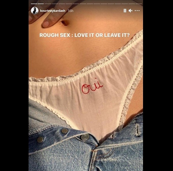 A foto compartilhada por Kourtney Kardashian durante um momento de intimidade com Travis Barker (Foto: Instagram)