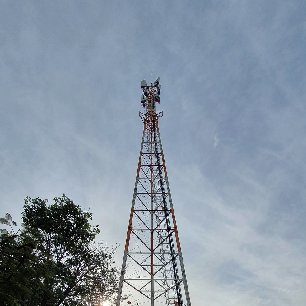 Antena de telefonia móvel instalada na Vila Formosa, em Presidente Prudente (SP) — Foto: Bruna Bonfim/g1