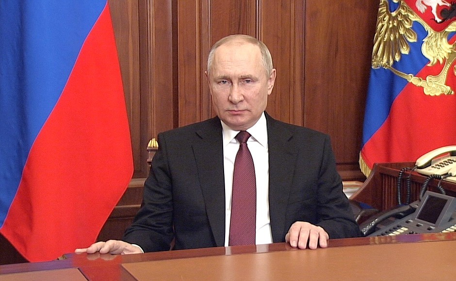 O presidente da Rússia, Vladimir Putin, ao anunciar operação militar especial na Ucrânia (Foto: Kremlin)