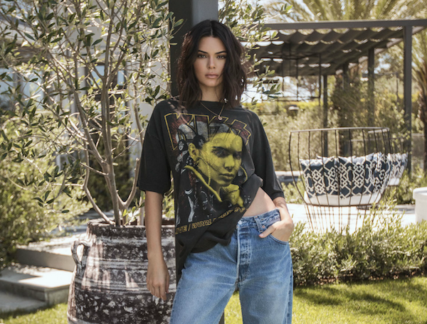Uma das camisas polêmicas de Kendall Jenner com a referência à banda Kiss (Foto: Instagram)