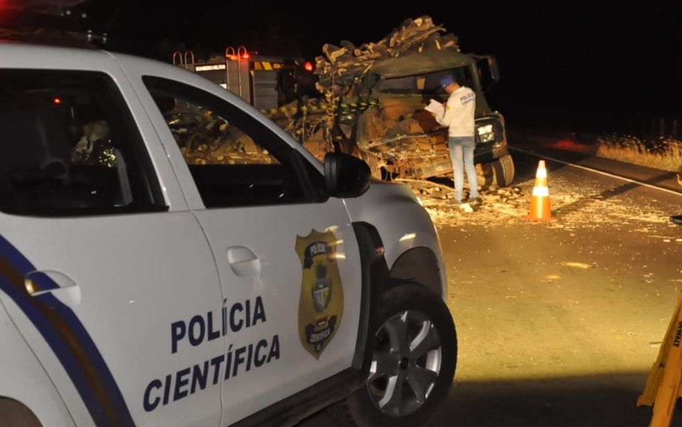 Acidente deixa 5 mortos entre Turvânia e Nazário — Foto: Divulgação/Polícia Científica