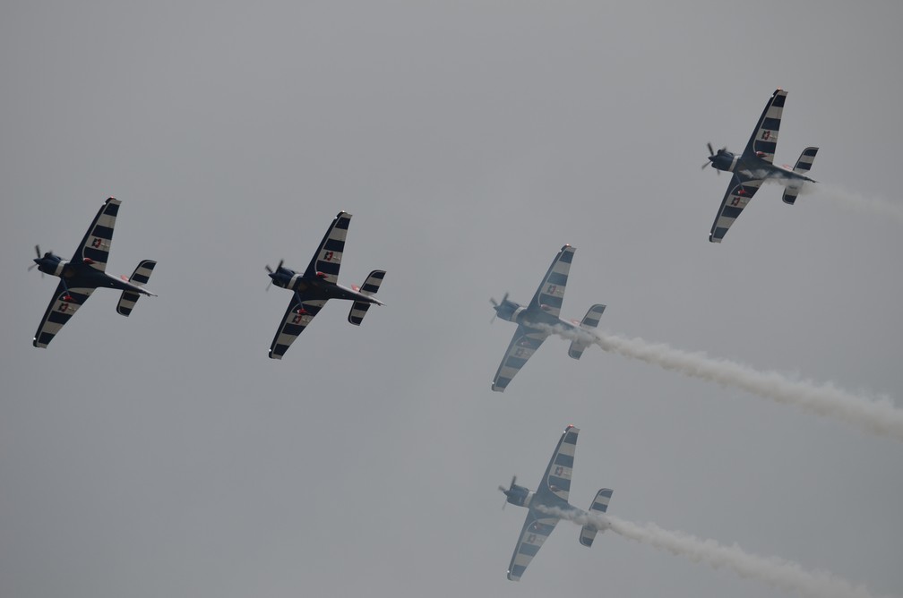 Domingo Aéreo tem apresentação da Esquadrilha de Halcones, em Pirassununga — Foto: Ana Marin/g1