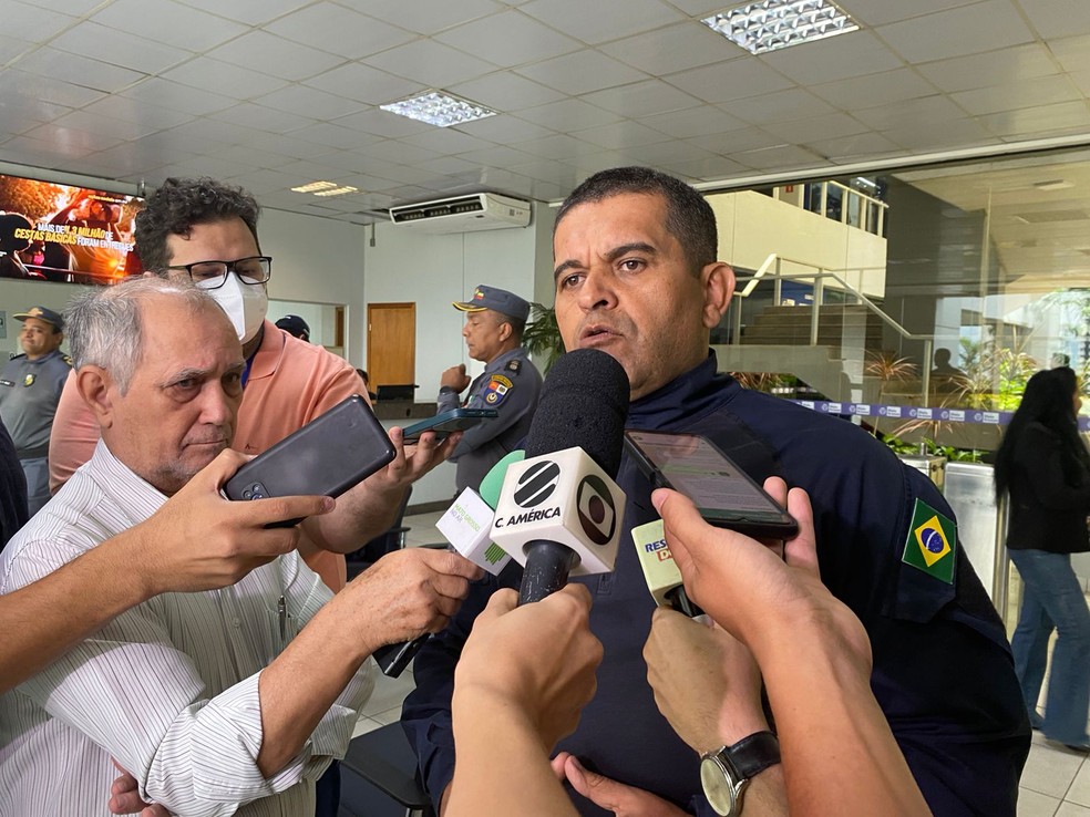 Superintendente da PRF durante coletiva realizada nesta segunda-feira (21). — Foto: Carla Salentim 