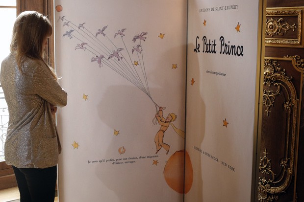 Exposição em Paris celebra 70 anos de 'O Pequeno Príncipe' (Foto: Francois Mori/AP)