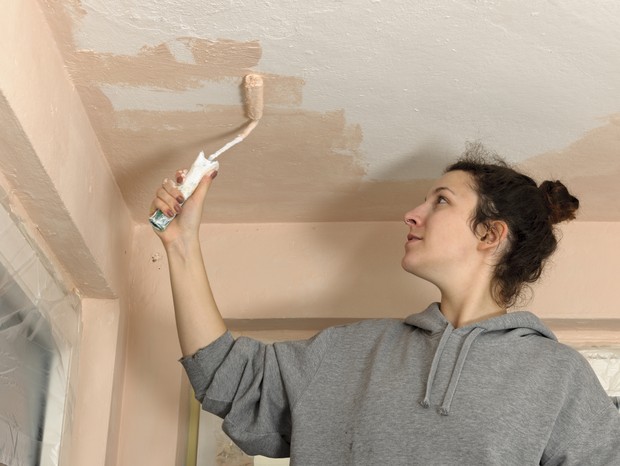 Como pintar o teto em 7 etapas simples (Foto: Getty Images/Westend61)