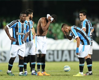 Defesa do Grêmio vai de salvação a problema e acumula marcas negativas