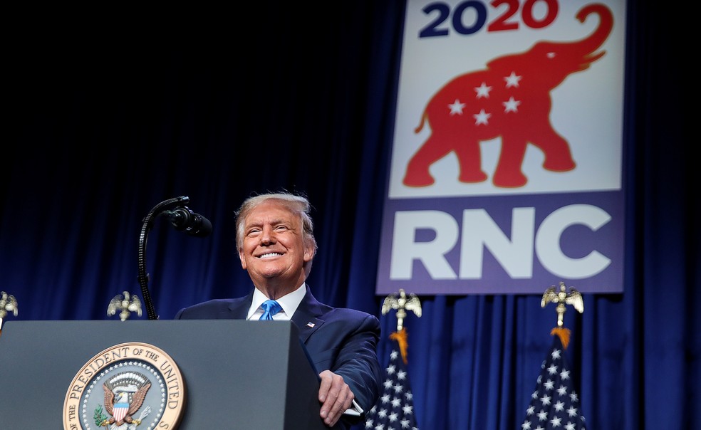 Donald Trump em seu discurso de abertura da convenção do Partido Republicano, na segunda-feira (24) — Foto: Carlos Barria/Reuters