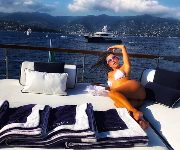 A socialite Kourtney Kardashian de férias na Itália (Foto: Instagram)
