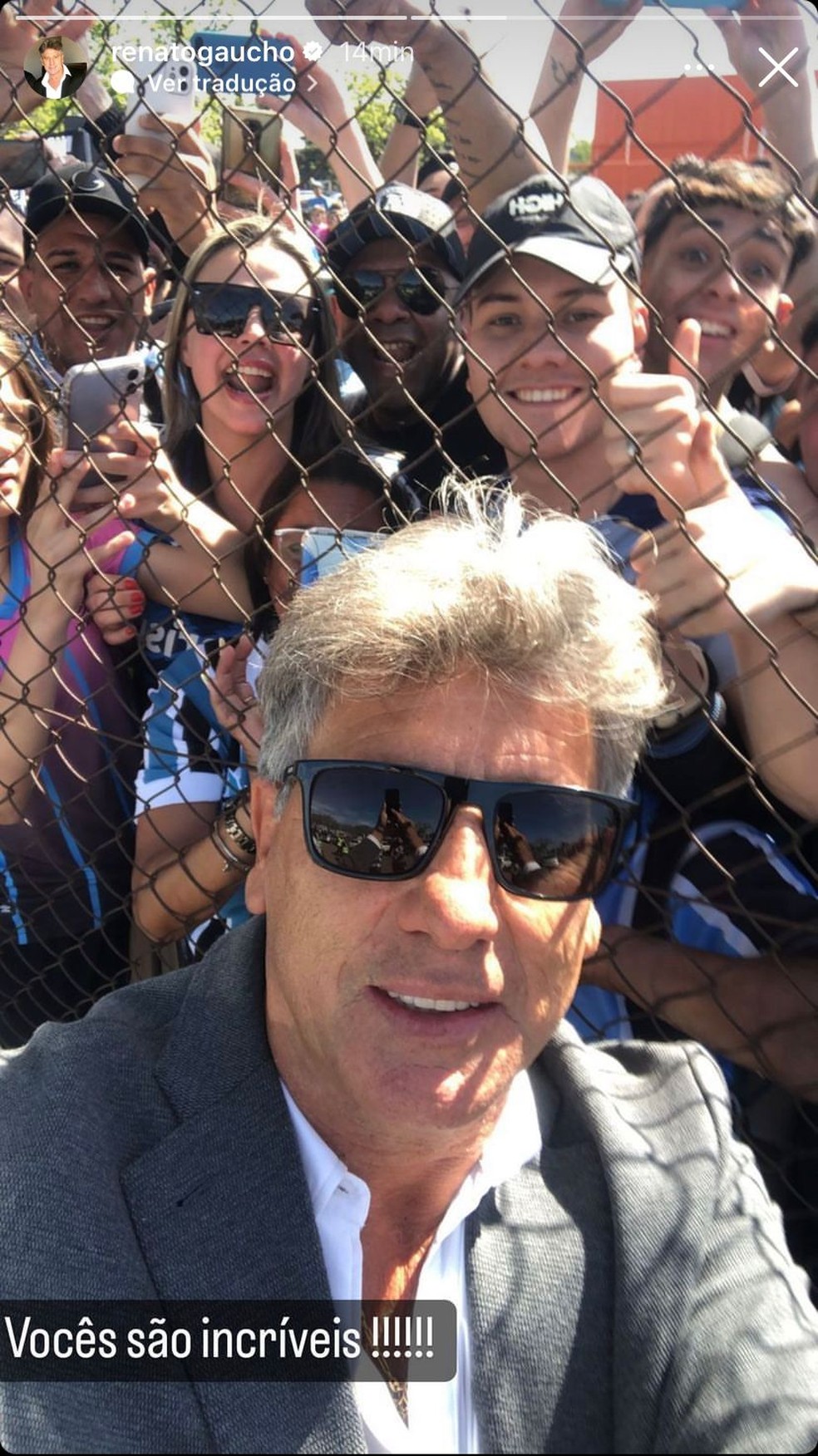 Renato Gaúcho é recepcionado como rei em Porto Alegre e posta selfie no instagram com a torcida