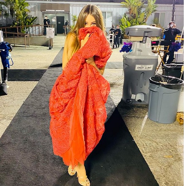 A atriz Sofía Vergara deixando o Peoples Choice Awards 2020 (Foto: Instagram)