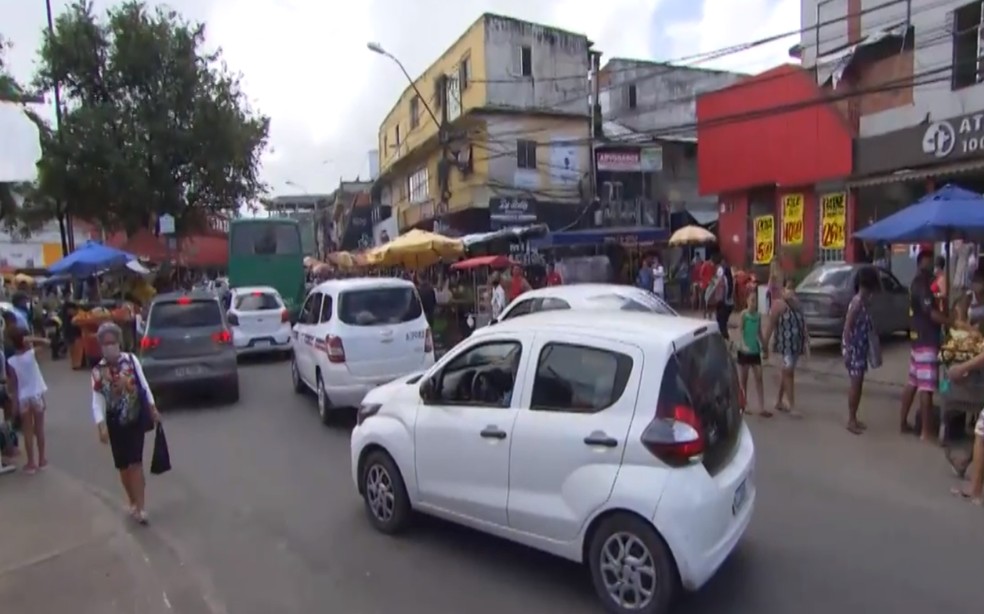 Região da Rótula da Feirinha, em Cajazeira 10, é onde fica a divisão da "Pipoca" na versão do BBB. O "Camarote" fica no Campo da Pronaica — Foto: Reprodução/TV Bahia