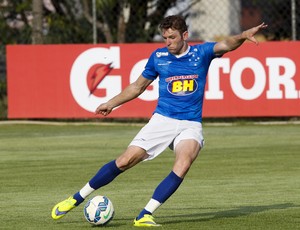 Fabiano supera Mayke e sai na frente por vaga na lateral direita do Cruzeiro
