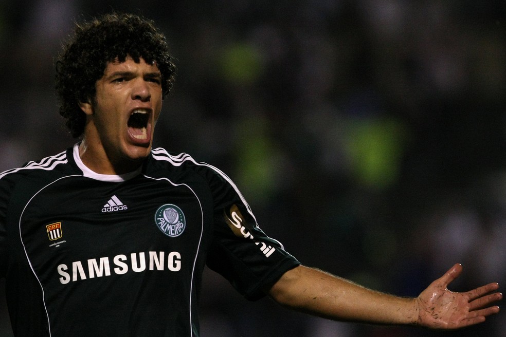 Ortigoza e sua cabeleira quando atuava pelo Palmeiras (Foto: AFP)