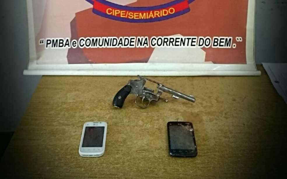 Arma estava com o suspeito, no momento da troca de tiros (Foto: DivulgaÃ§Ã£o/SSP-BA)