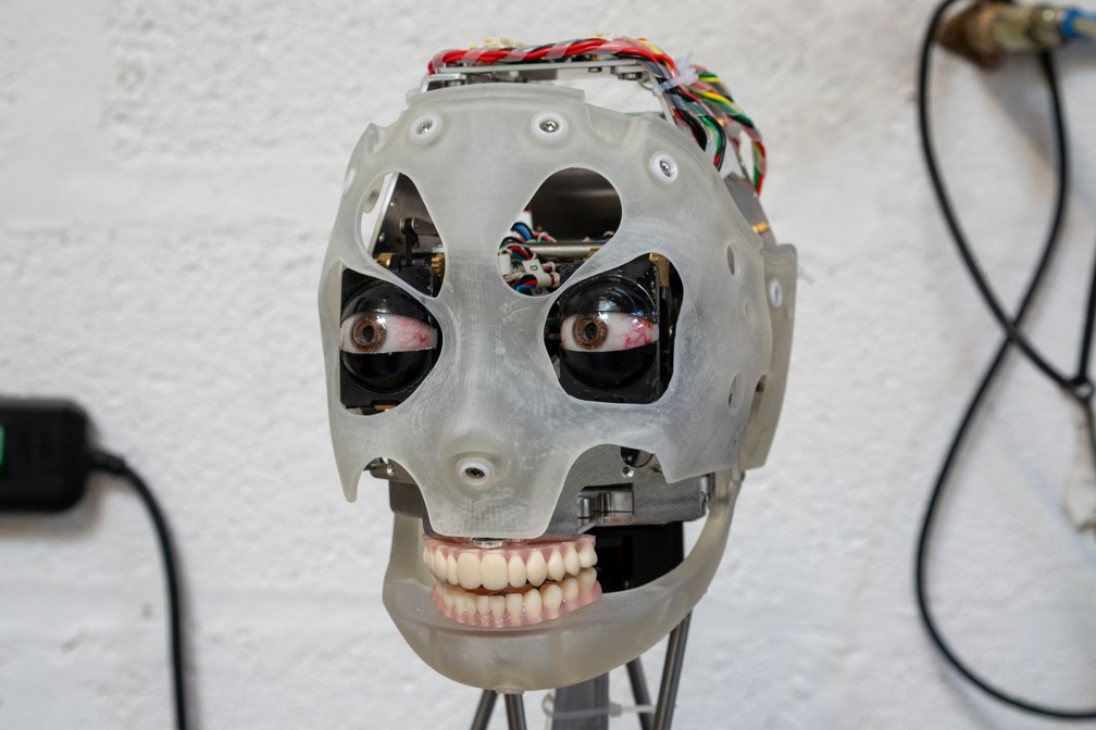 O crânio robótico de Ai-Da. (Foto: Reprodução/Matthew Stock/Reuters)