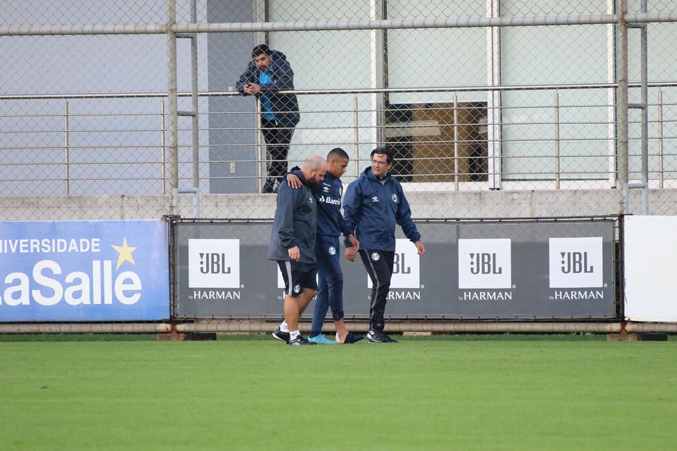 Bruno Alves sente dores no treino de hoje e preocupa