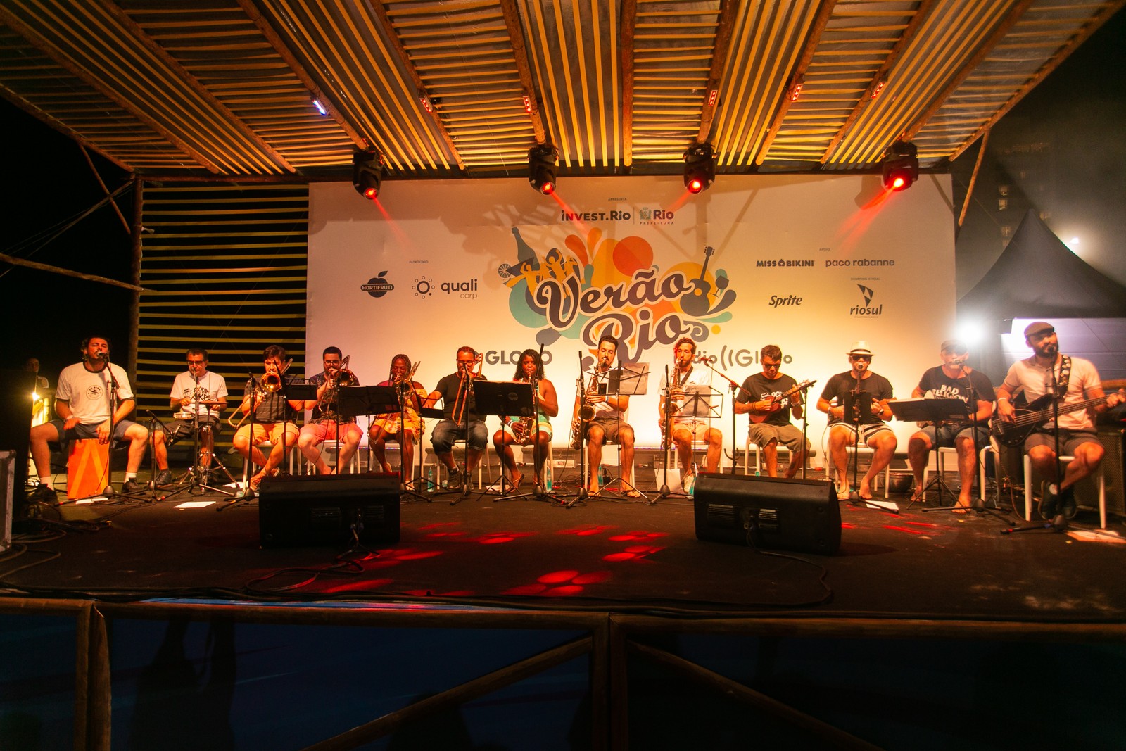 Projeto Verão Rio: Roda de Ska no palco em Ipanema atraiu público de todas as idades — Foto: Rebecca Maria