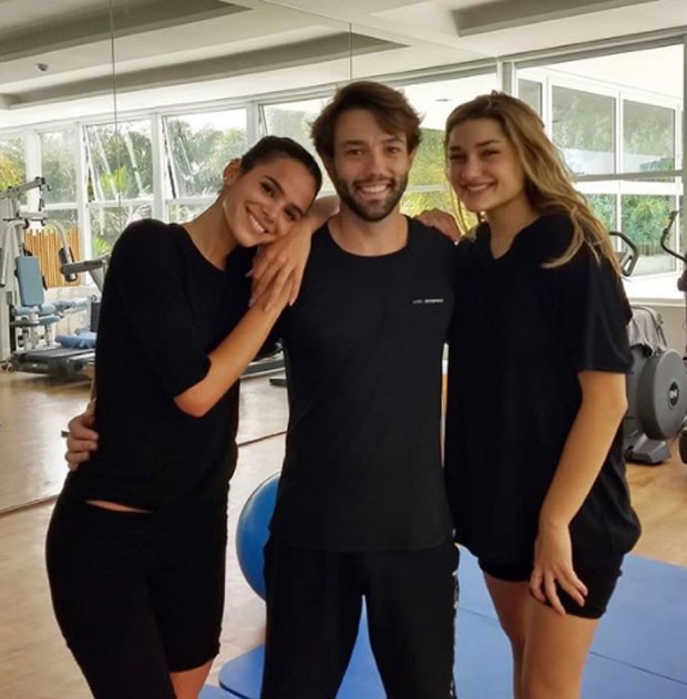 Bruna Marquezine e Sasha Meneghel treinam com Tobias Campbell (Foto: Reprodução)
