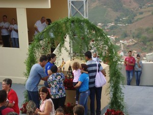        Local se tornou um santuário de peregrinação dos católicos devotos da padroeira (Foto: Walter Luiz/Divulgação)