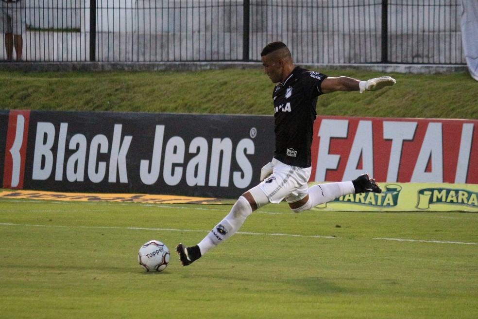 Destaque nesta Série B, Edson ficará mais uma temporada no Alvinegro (Foto: Andrei Torres/ABC)