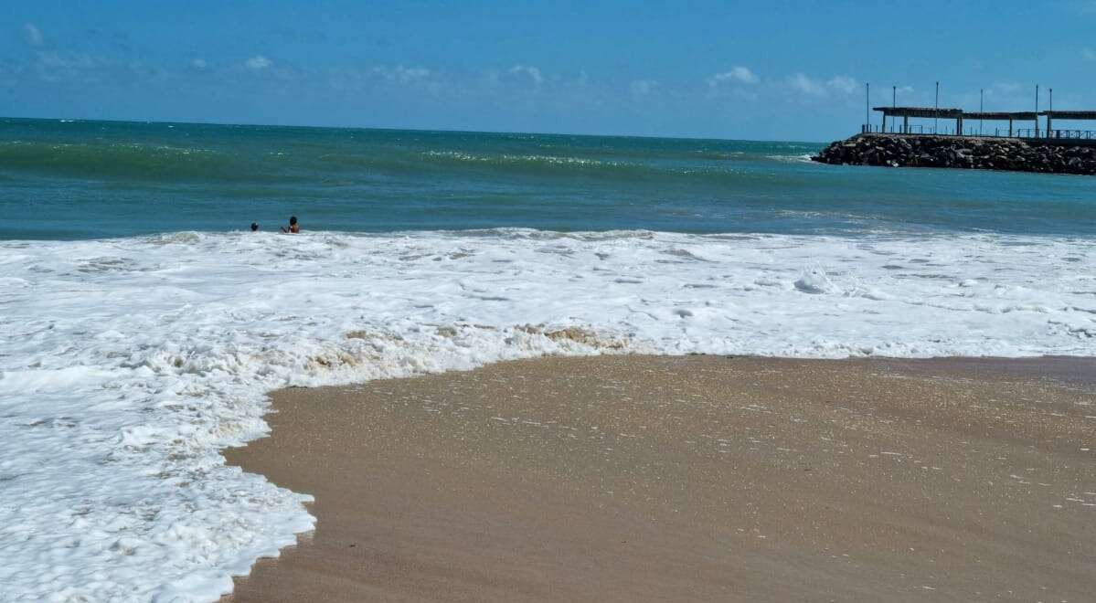 Praia do Futuro e mais 7 trechos estão impróprios para banho neste fim de semana em Fortaleza, aponta Semace