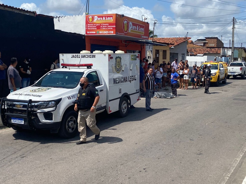 Ciclista morreu atropelado na manhã desta sexta-feira (1º) na avenida Bom Pastor, em Natal. — Foto: Kleber Teixeira/Inter TV Cabugi