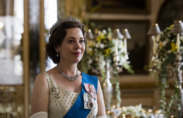 Olivia Colman no papel de Rainha Isabel II na terceira temporada de The Crown  (Foto: Divulgação )