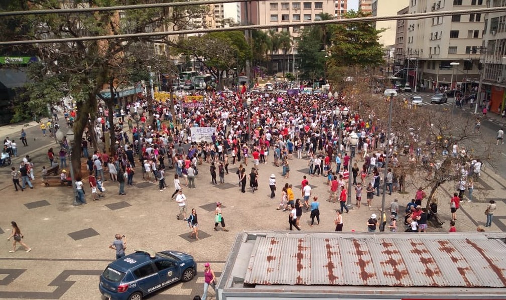 Protesto contrÃ¡rio a Bolsonaro no Largo do RosÃ¡rio, em Campinas â€” Foto: Roberta Campos/EPTV