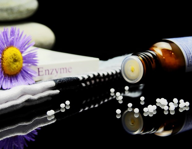 Muitos pais recorrem a homeopatia como forma de tratamento para os seus filhos  (Foto: Pexels)