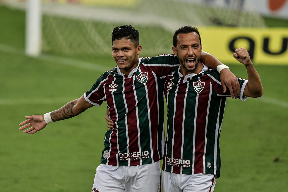 Evanilson e Nenê, no último jogo e último gol do garoto pelo Fluminense: no empate por 1 a 1 com o Atlético-GO — Foto: THIAGO RIBEIRO/ESTADÃO CONTEÚDO