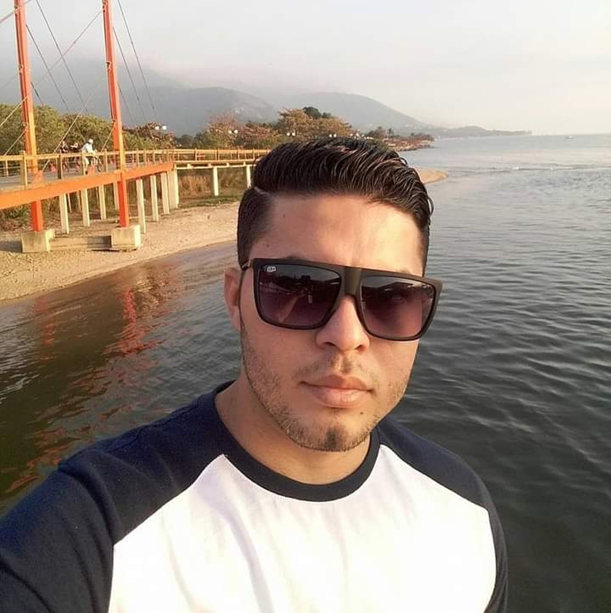 No AC, vendedora busca notícias de filho que mora em São ...