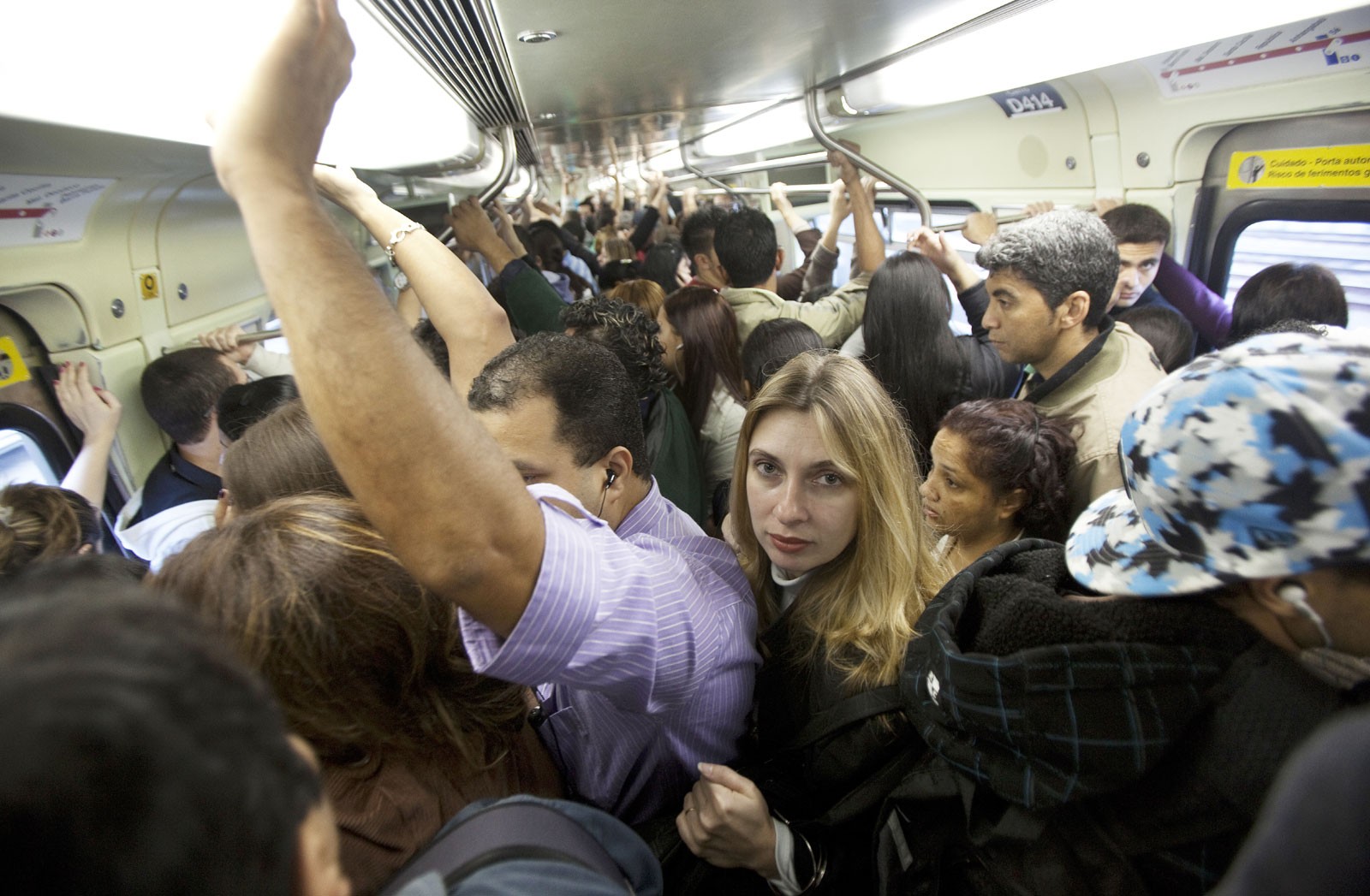 Propaganda Diz Que Metrô Lotado é Bom Pra Xavecar A Mulherada Revista Marie Claire