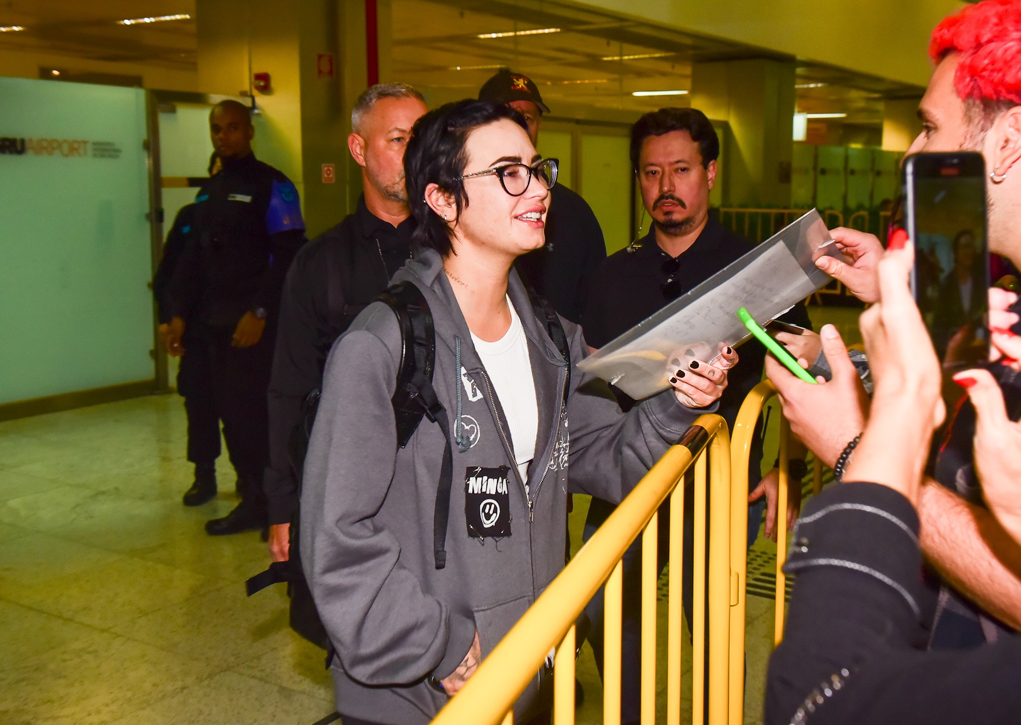 Demi Lovato chega ao Brasil para shows em São Paulo e no Rock in Rio (Foto: Léo Franco e Marcello de Sá Barreto/AgNews)