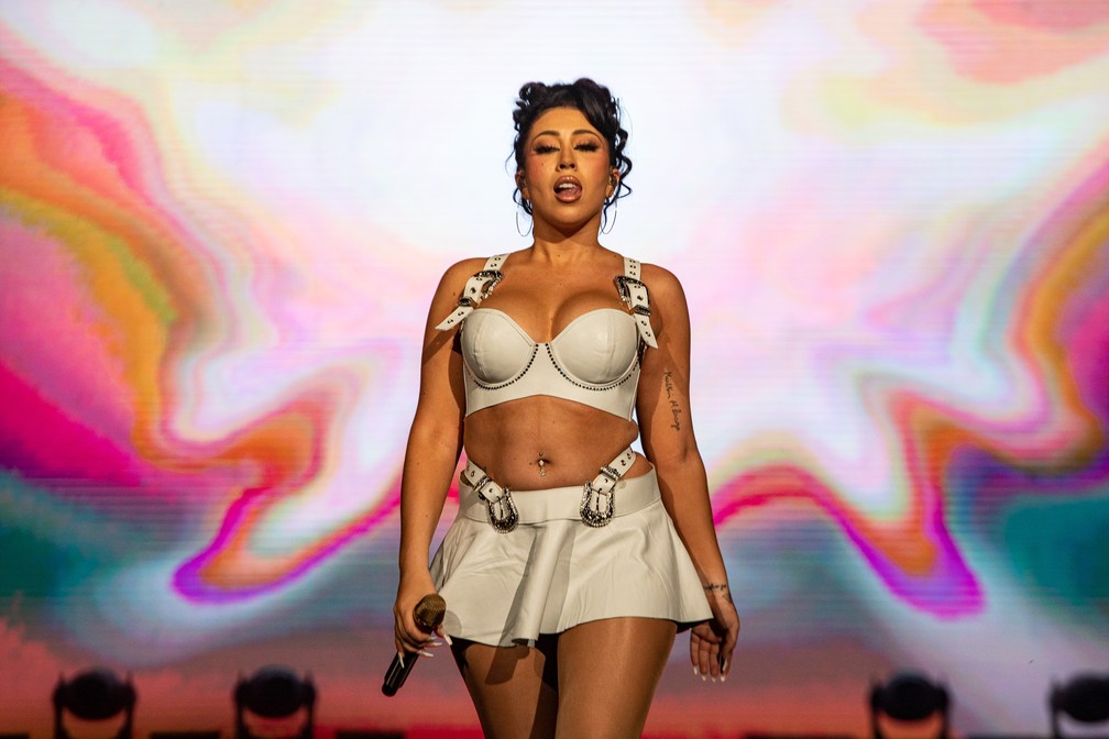 Kali Uchis durante show no Lollapalooza 2023, em S&atilde;o Paulo &mdash; Foto: F&aacute;bio Tito/g1
