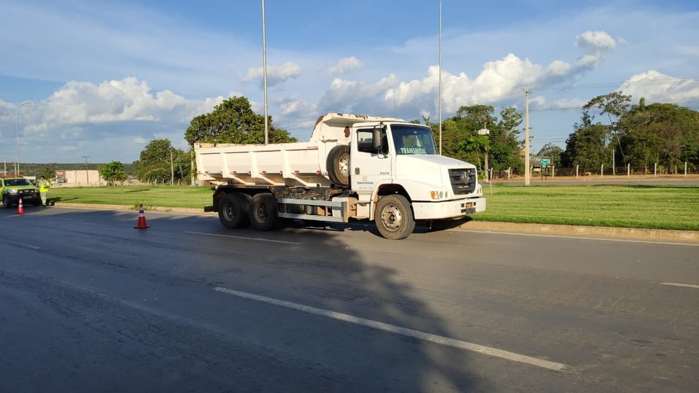 Acidente com caminhão e motocicleta matou mulher — Foto: Ronaldo Igaxira/ Arquivo pessoal